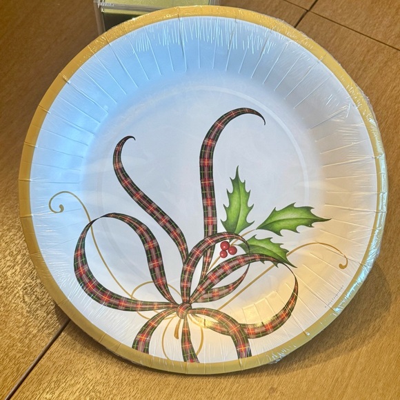 Lenox Holiday Nouveau Ribbon Collection 10.5” Paper Dinner Plate Pack - 8 Count - Picture 2 of 3